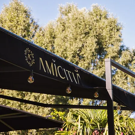 מלון Amicitia - & Restaurant